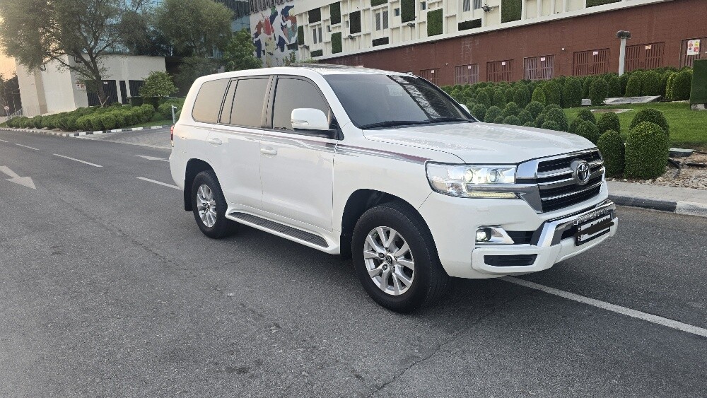2020 GX-R, six-cylinder, snow whit - 1