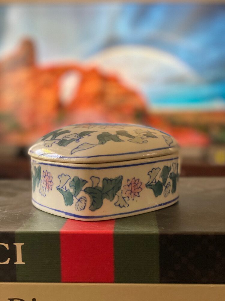 vintage items  wood and porcelain  - 6