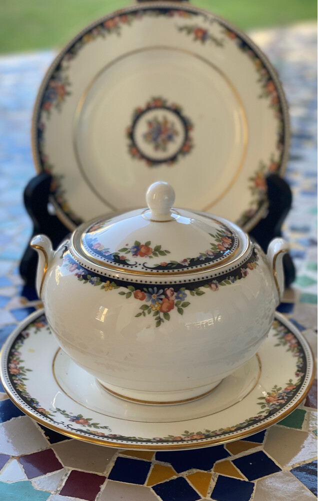 vintage items  wood and porcelain  - 7