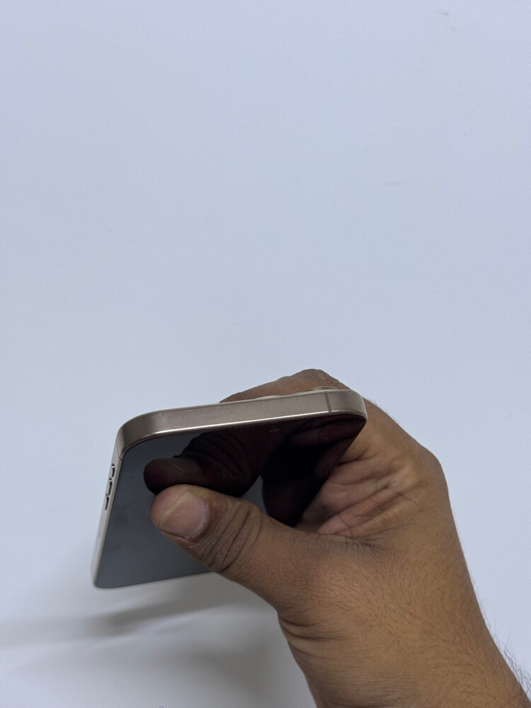 iPhone 16 Pro Max 256GB - 4