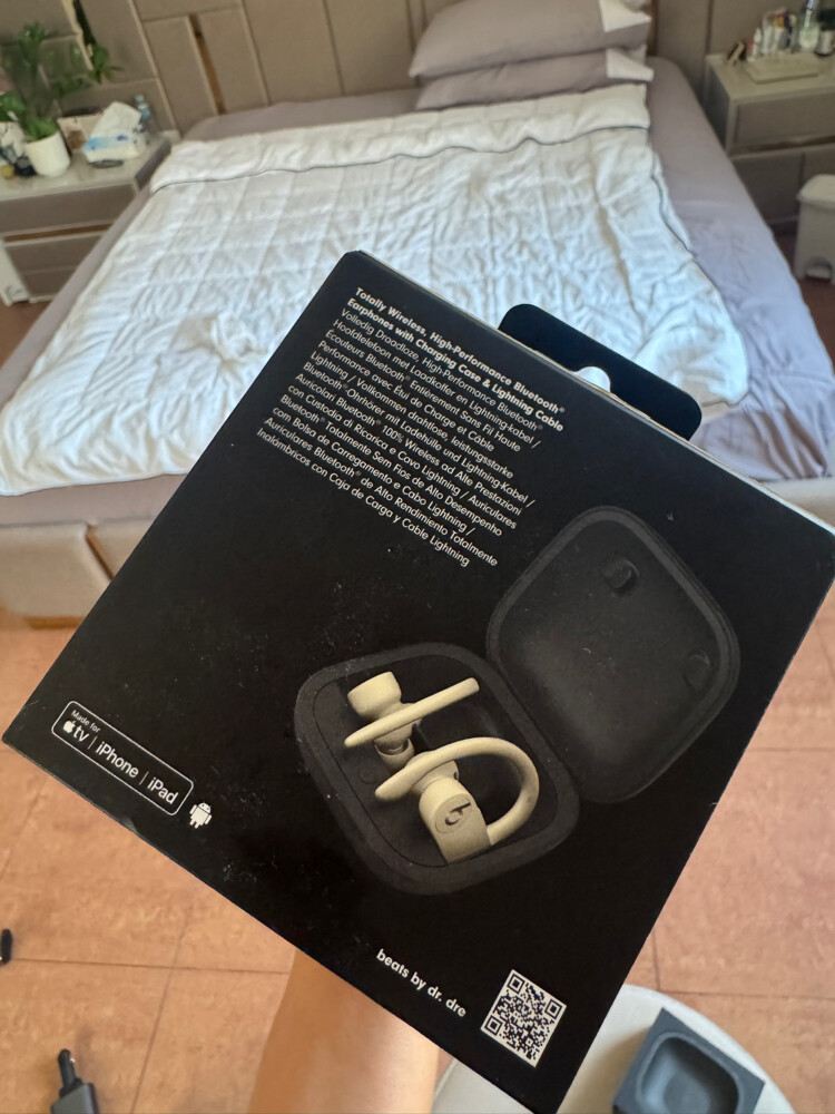 Beats headphones - 4