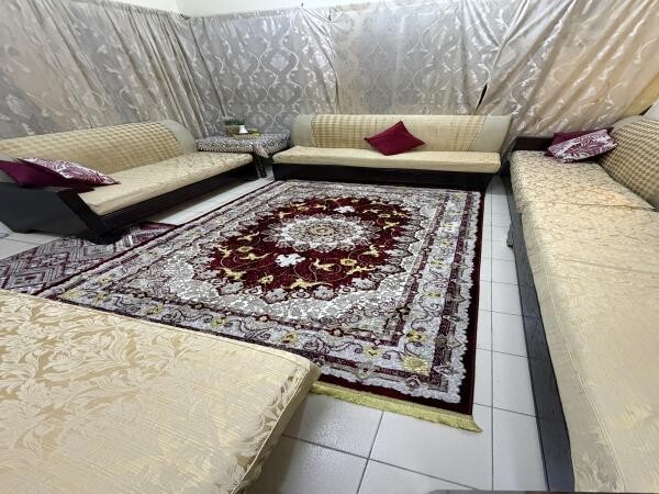مقعد رباعي العدد ٥ كراسي يتسع ١٨ شخص - 1