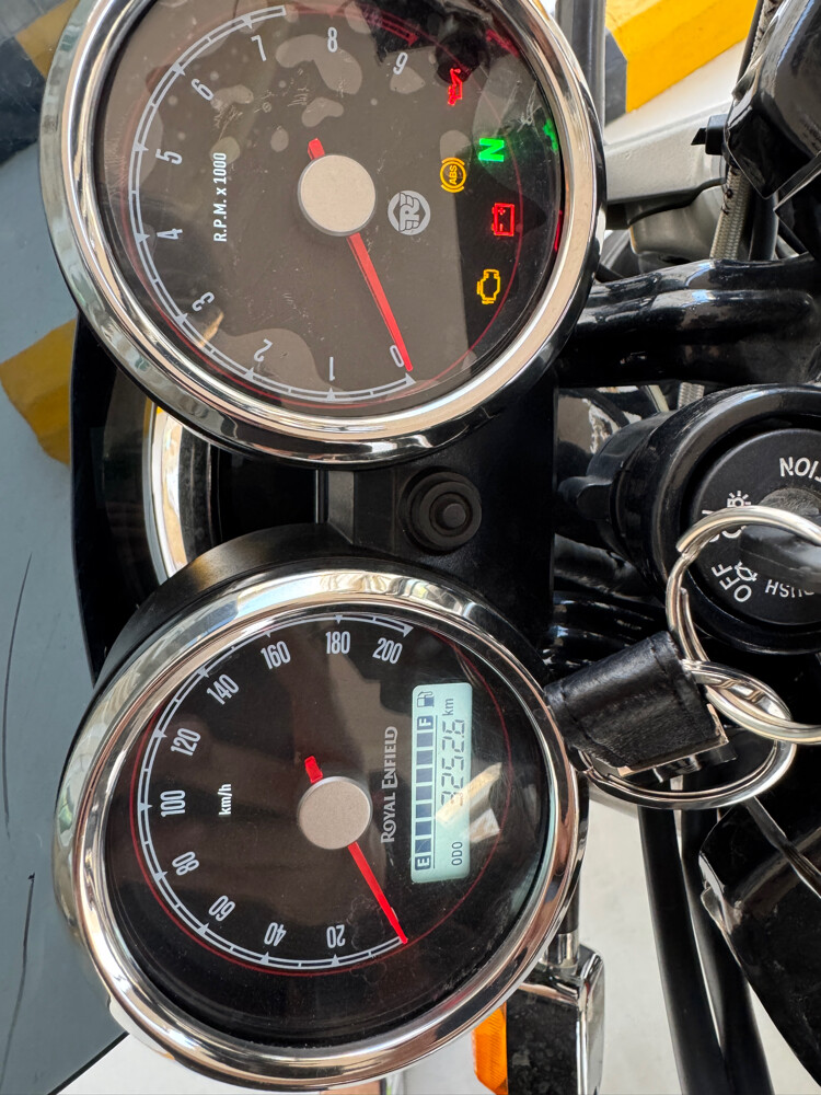 ROYAL ENFIELD INTERCEPTOR 650 - 2