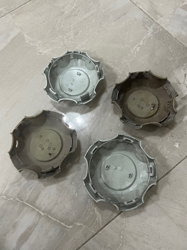 4 toyota wheel caps - 2