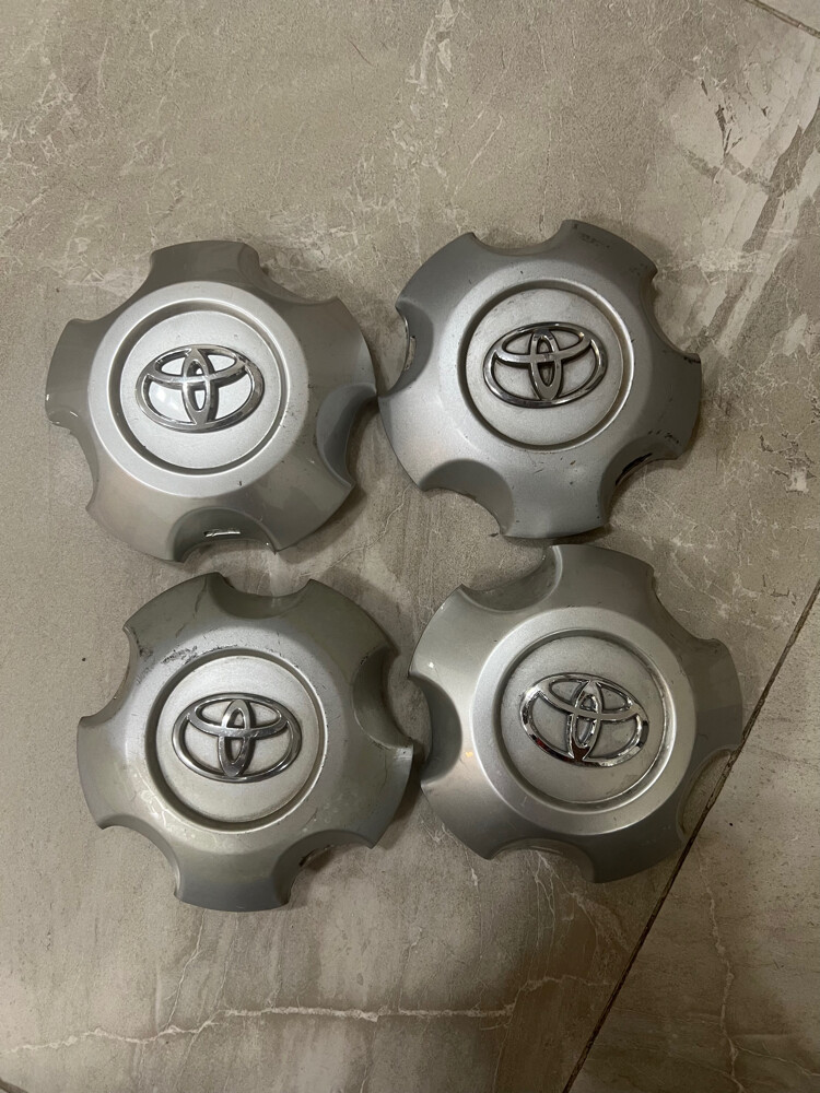 4 toyota wheel caps - 1