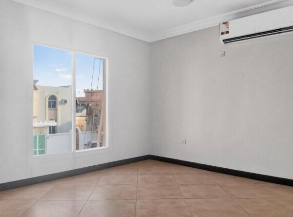 SPACIOUS VILLA 3 BDR - 6