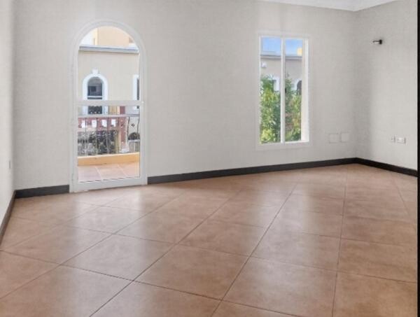 SPACIOUS VILLA 3 BDR - 4