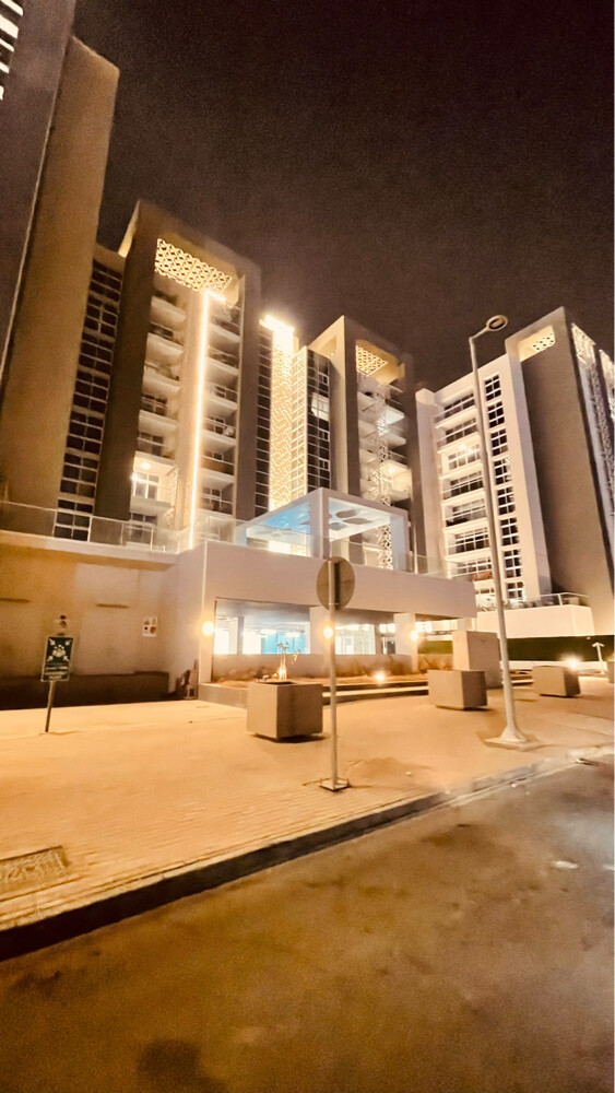 لوسيل الكريسنت  - 1
