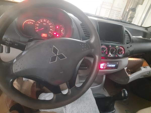 2014 Mitsubishi L200 Pickup - 9