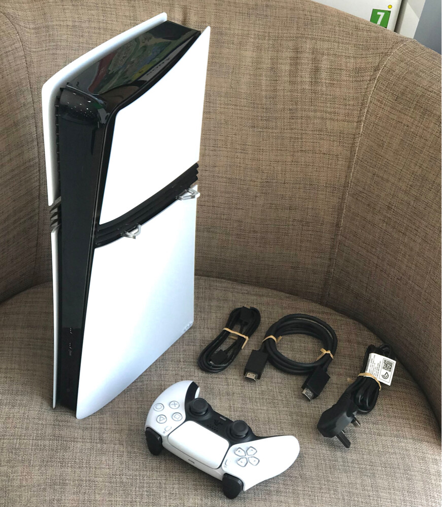 PS5 PRO (2TB) - 2