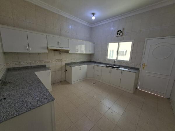 4BR VILLA + & LAUNDRY -ALHILAL - 12