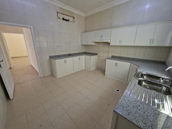 4BR VILLA + & LAUNDRY -ALHILAL - 13