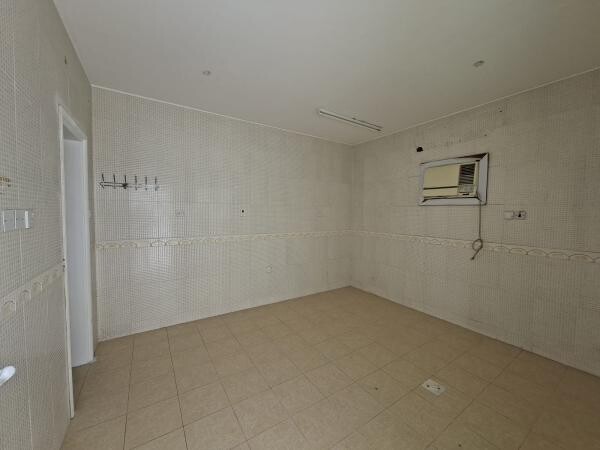 4BR VILLA + & LAUNDRY -ALHILAL - 9