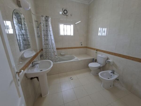 4BR VILLA + & LAUNDRY -ALHILAL - 14
