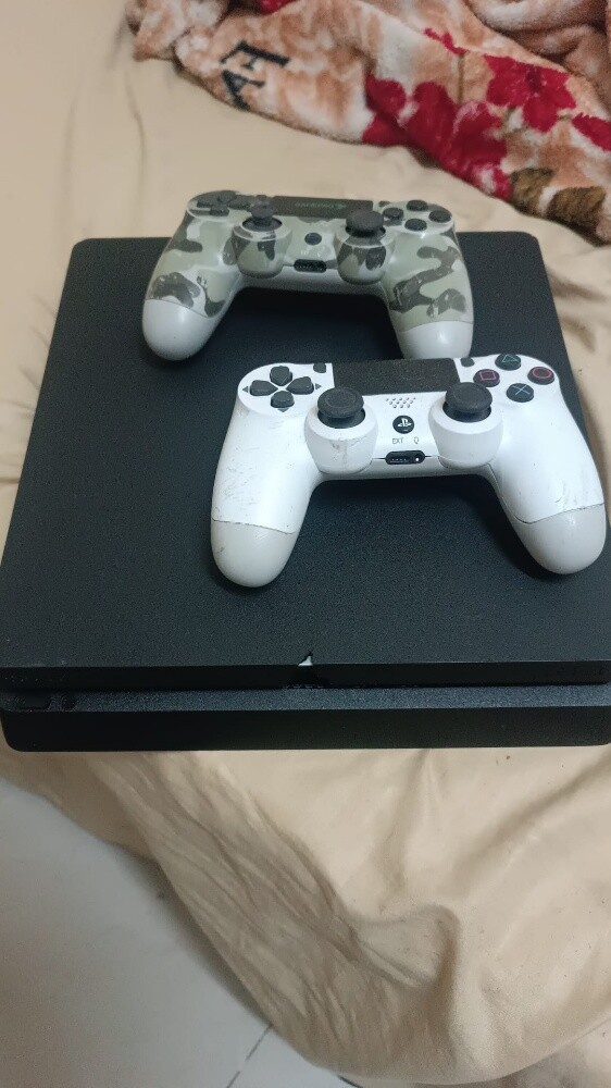 Hacked PlayStation 4 Slim - 2