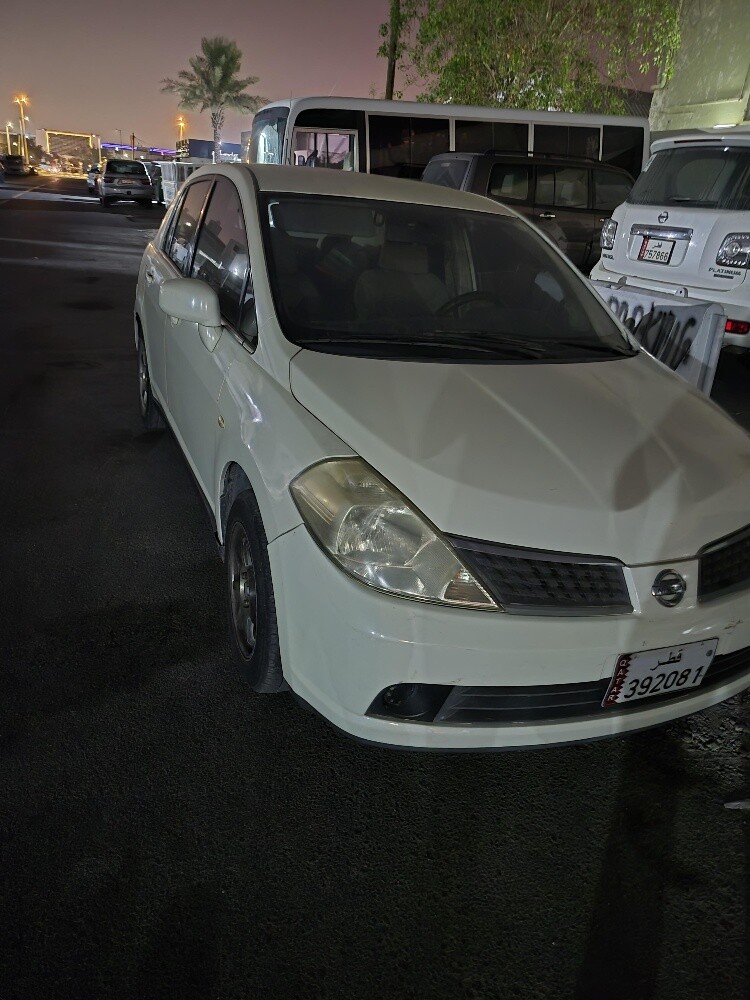 Nissan Tiida - 1
