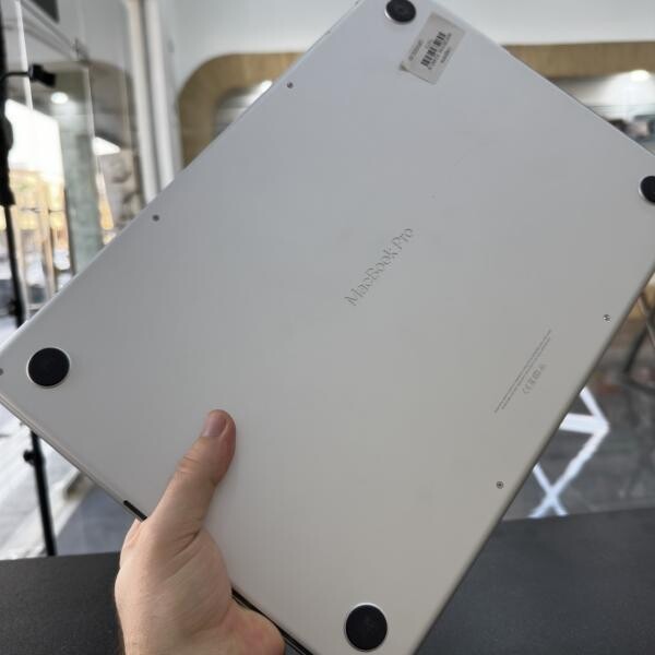 MacBook Pro 16 A2485 Only 3,100 - 6