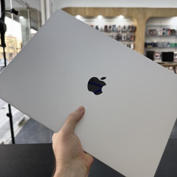 MacBook Pro 16 A2485 Only 3,100 - 5