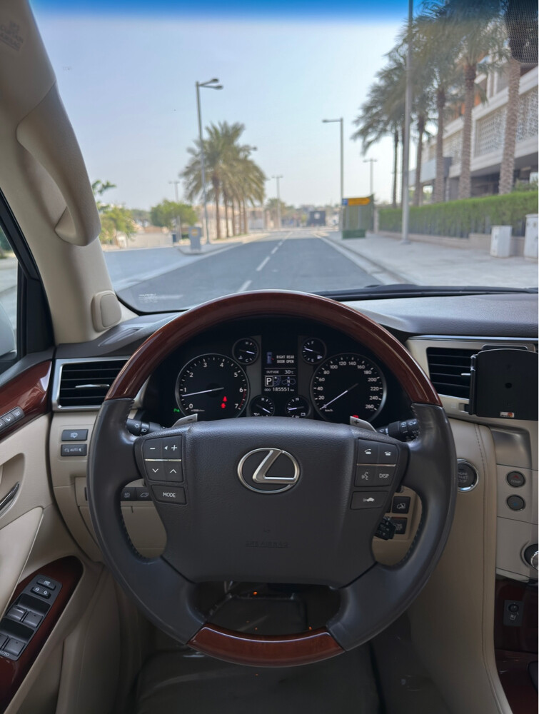2014 lexus LX570  - 2