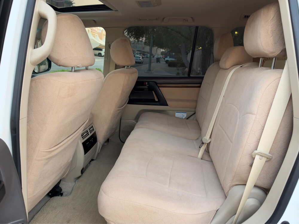 Toyota Land Cruiser GXR - 13