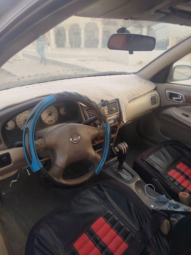 Nissan sunny - 4