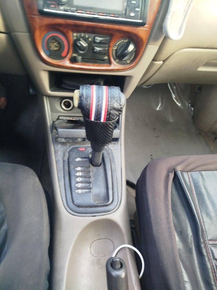 Nissan sunny - 2