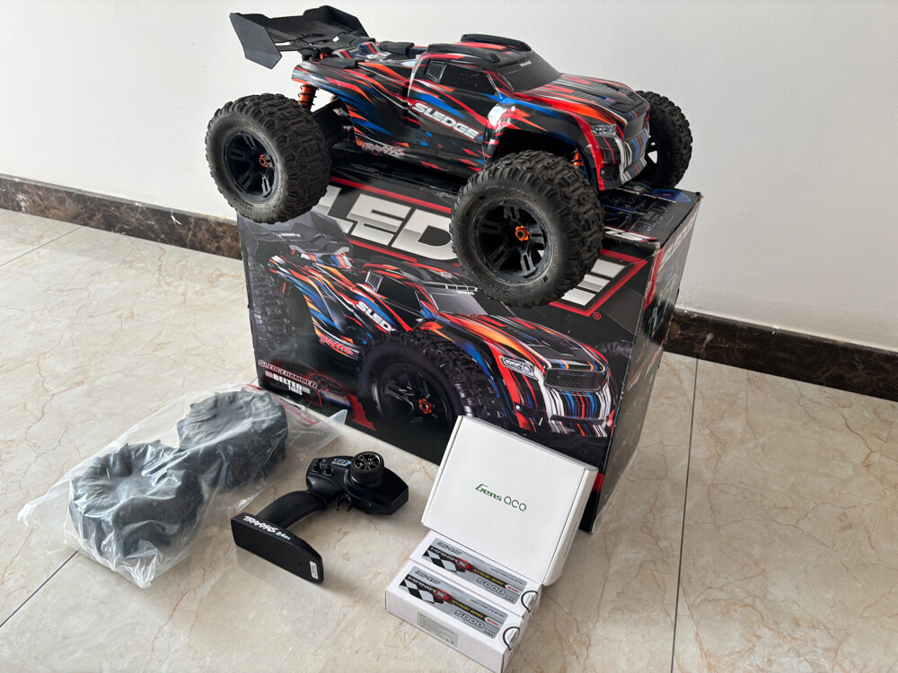 Traxxas Sledge 4WD – Belted Tires - 3