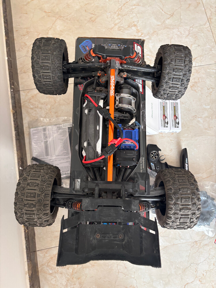 Traxxas Sledge 4WD – Belted Tires - 4