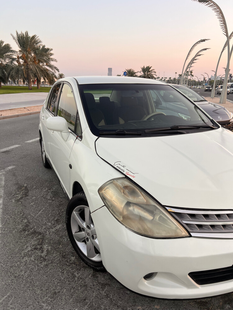 Nissan tida  - 4