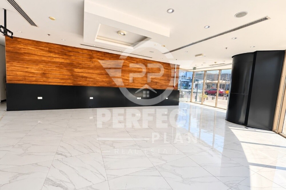 Acommercial storefor rent(Corniche) - 4