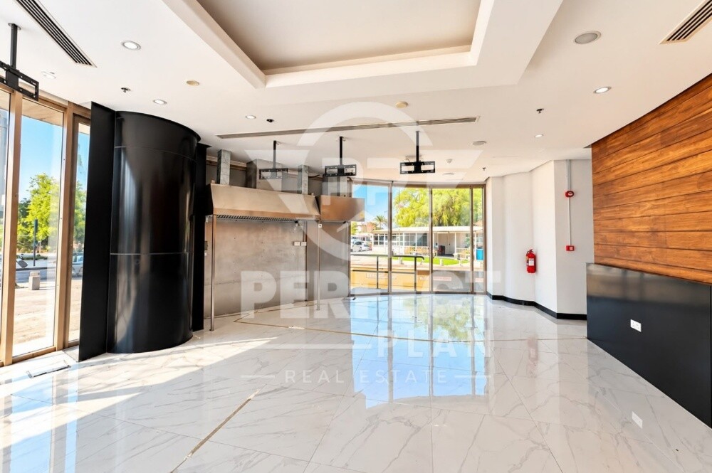 Acommercial storefor rent(Corniche) - 2