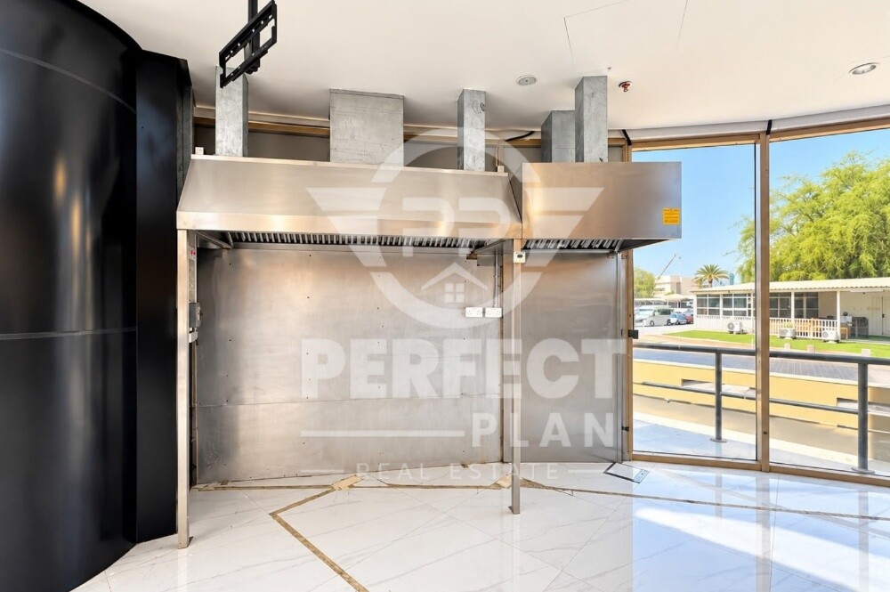 Acommercial storefor rent(Corniche) - 3