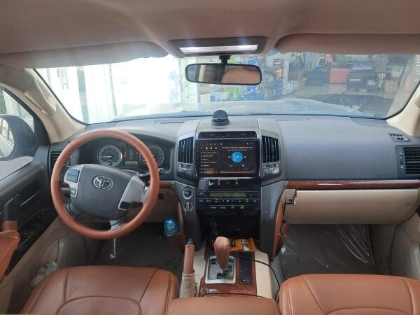 Toyota Land Cruiser - 4