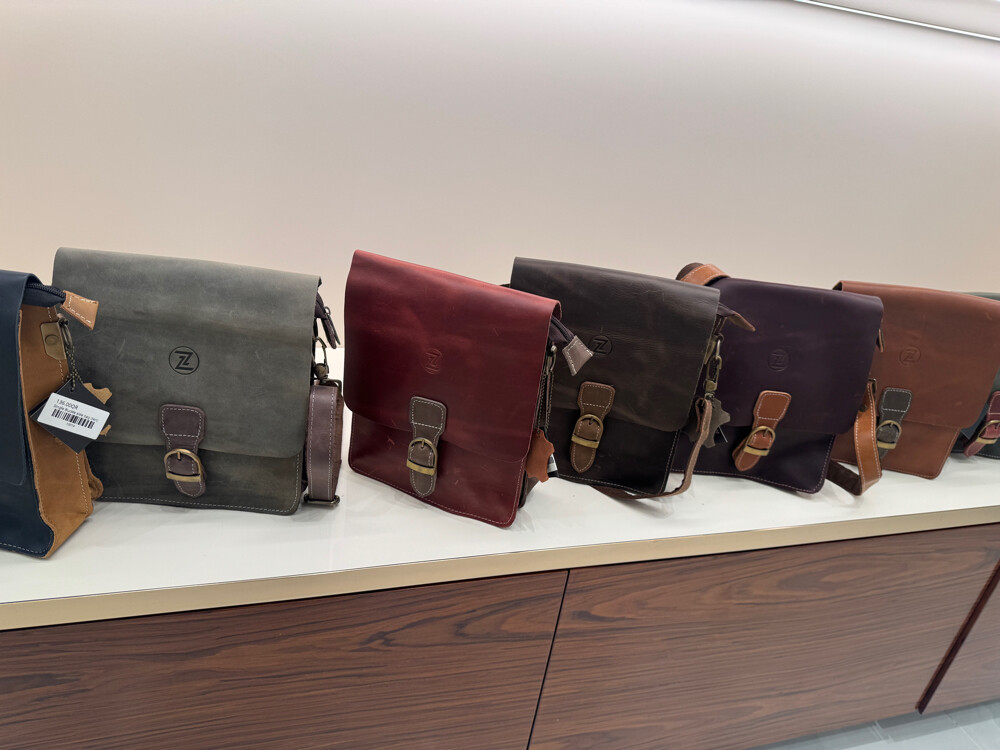original leather ZAA messenger bags - 4