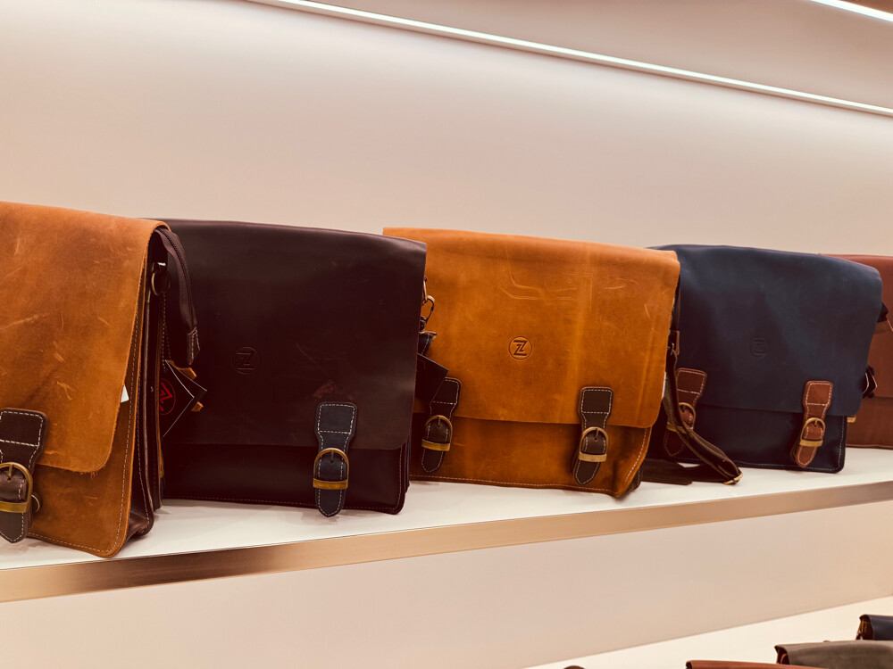 original leather ZAA messenger bags - 1