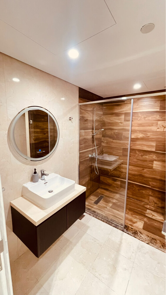 لوسيل الكريسنت  - 2