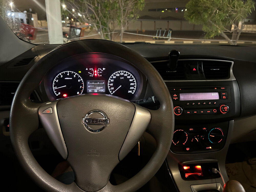 Nissan Sentra  - 2