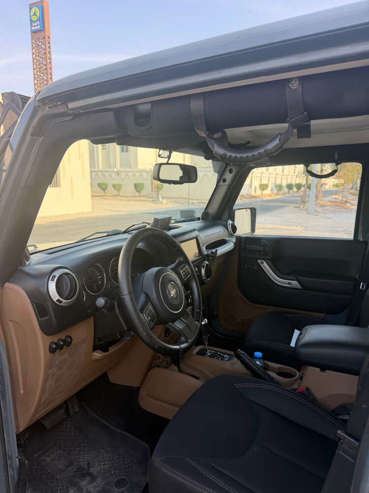 jeep wrangler sahara - 2