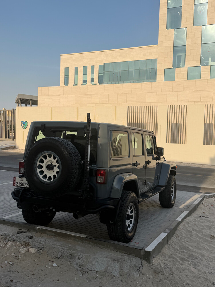 jeep wrangler sahara - 13