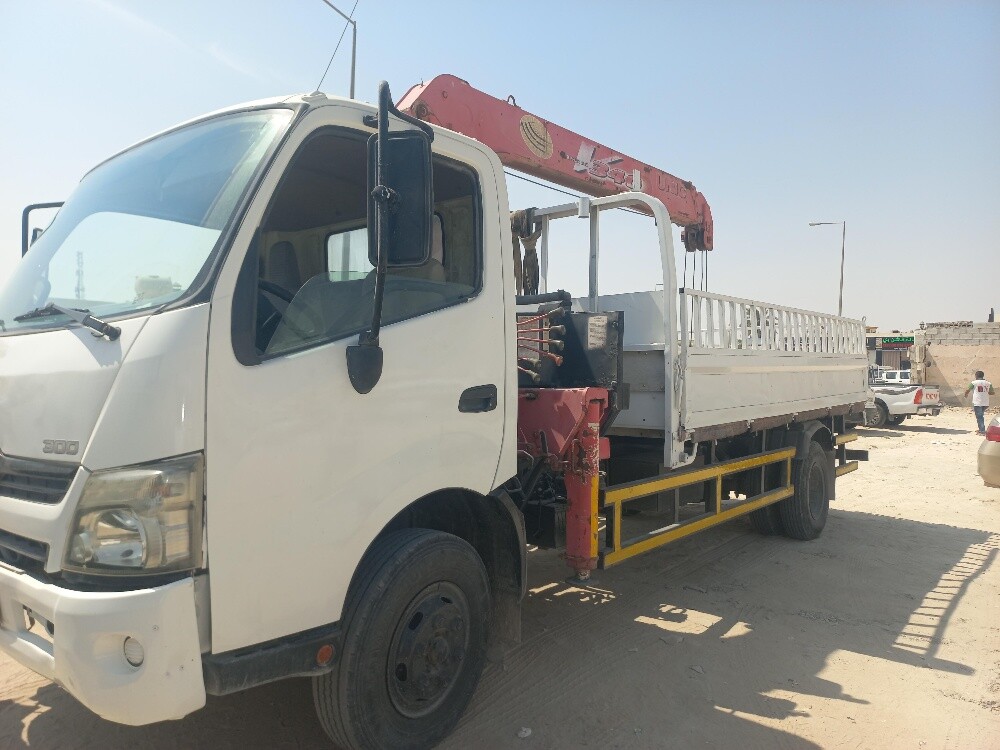Hino truck + crane - 2