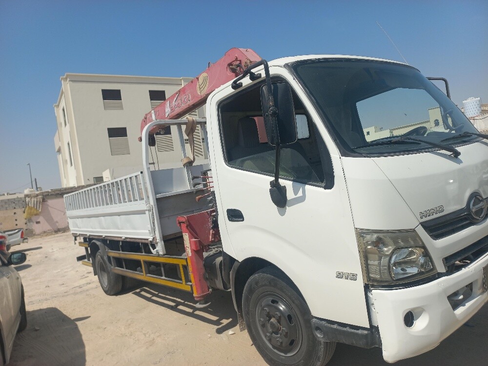 Hino truck + crane - 1