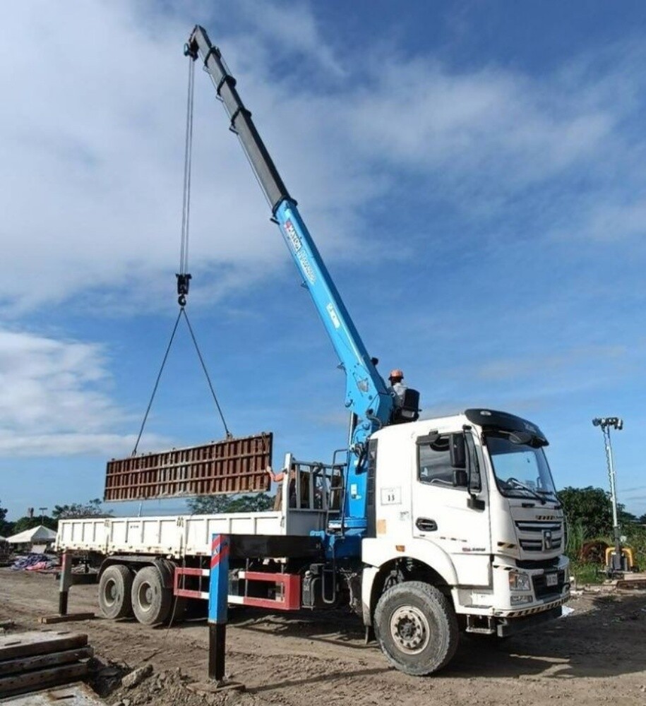 CRANES ALL SIZES & FLATBEED - 2