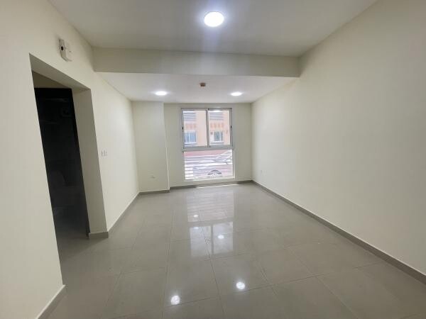 شقق بمجمع ساكنى للايجار بالمطار - 4