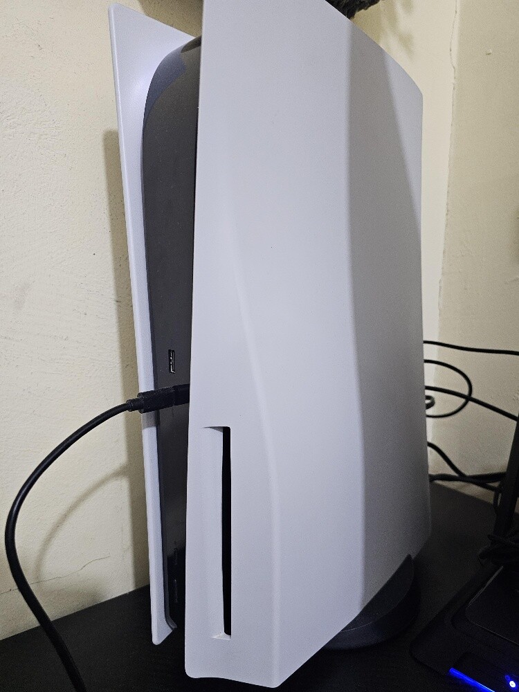 ps5 clean in good condition - 1