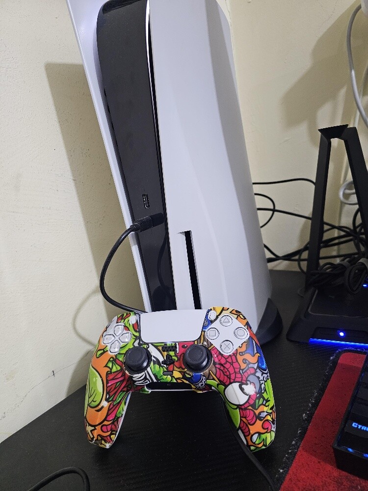 ps5 clean in good condition - 2