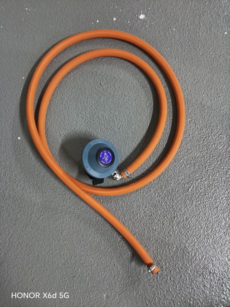 Gas cylinder with Regulator & hose - 2