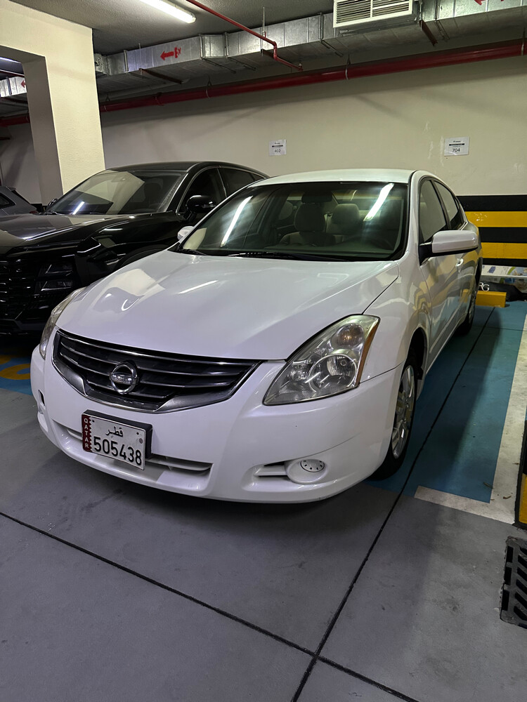 Nissan altima 2012 clean - 1