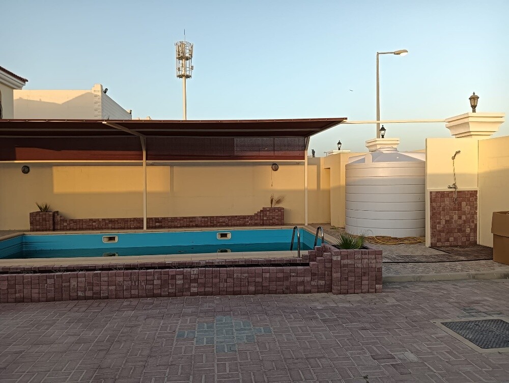 للايجار فيلا بالخور 600م - 2
