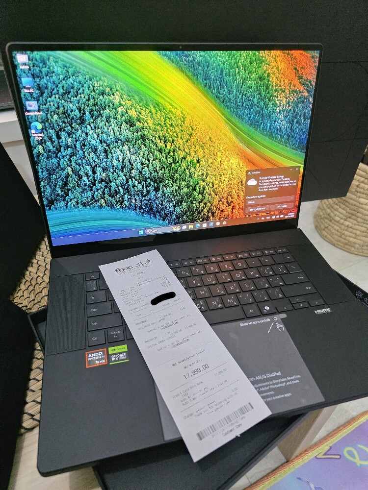 16" Asus 64/4TB 24 RTX 5090 - 1