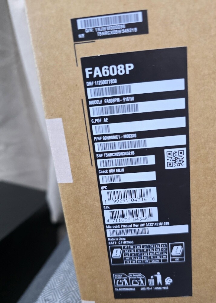 16" Asus 64/4TB 24 RTX 5090 - 6